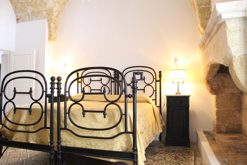 Palazzo Bitonti Bed & Breakfast Gagliano del Capo Exterior photo